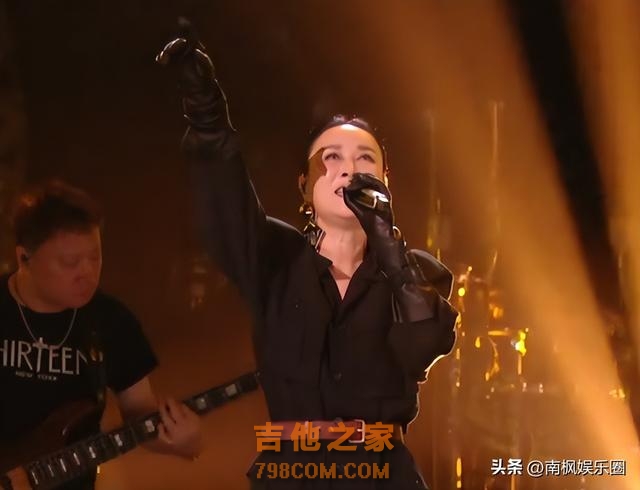 歌手最新排名：汪苏泷倒第二，那英挤进前三，第一当之无愧