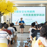 让村民“学有所乐”更“学有所获” 钦堂乡文化特派员开展尤克里里教学