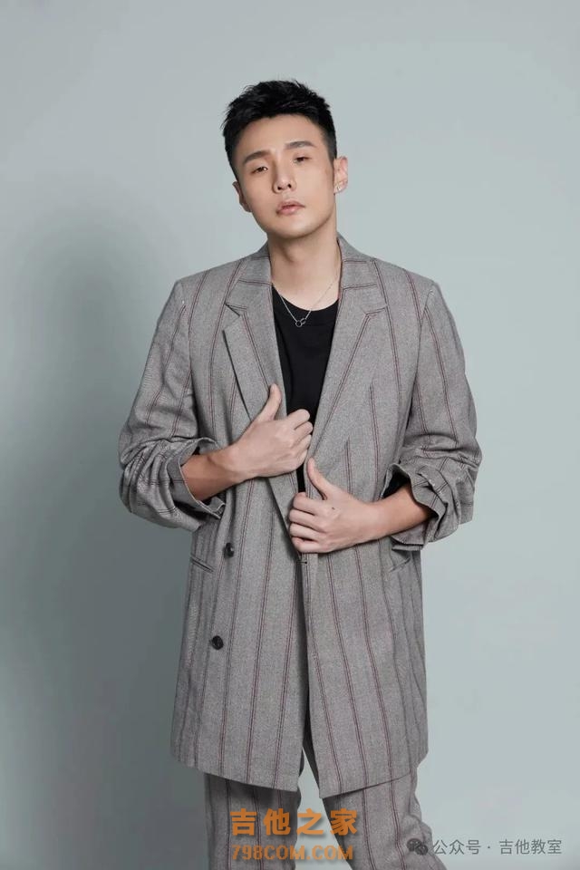 李荣浩10首经典吉他弹唱歌曲(附吉他谱),太有才了,你喜欢哪首