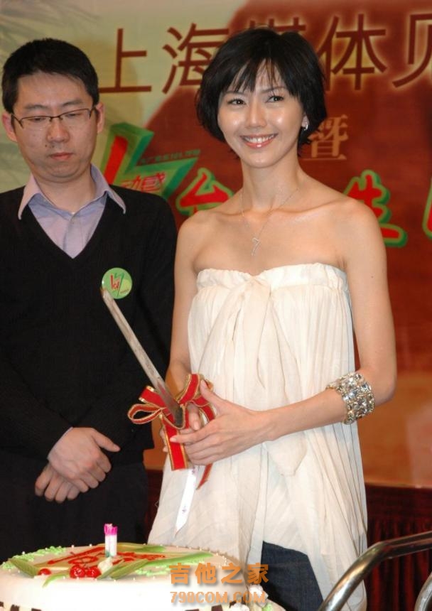 著名歌手孙燕姿：嫁普通丈夫，婚后连生二胎，一家四口其乐融融