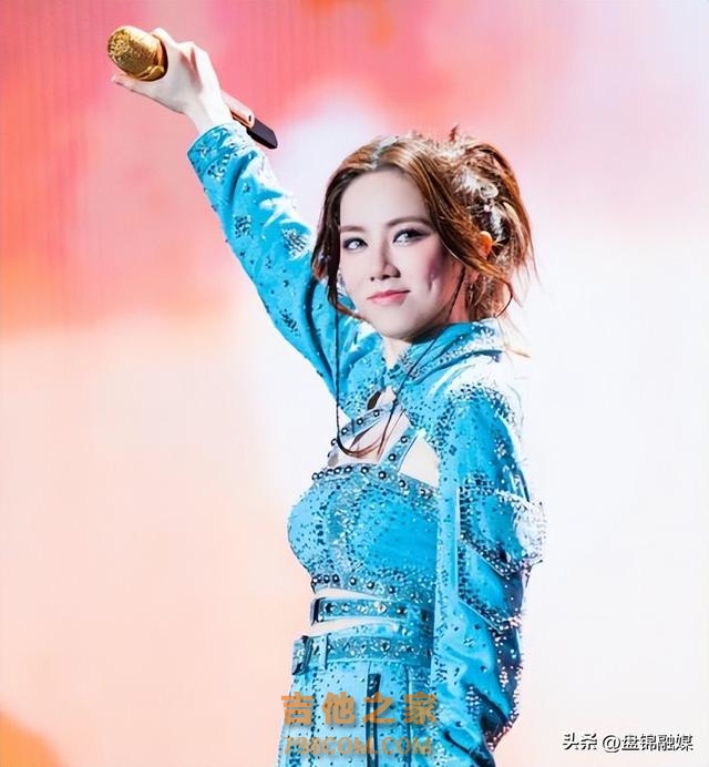 外媒评华语前五歌手,那英没上榜,邓紫棋垫底,冠军实至名归