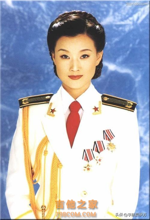 表面是歌手，实际军衔却高到惊人，这5位个个深藏不露，你认识吗