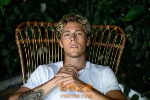 丹麦歌手 Christopher 震撼回春，华丽升咖