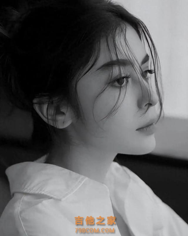 20岁女歌手诗琳突然离世，上个月刚登上华人春晚
