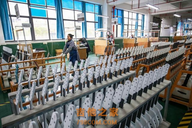 制作一把吉他从2个月缩短至1天  正安吉他向“新”发力