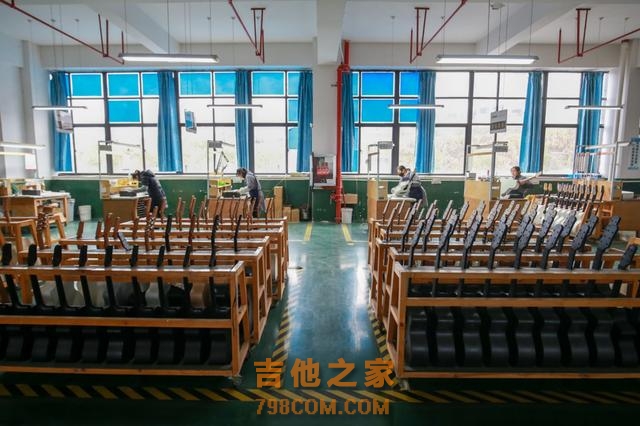 制作一把吉他从2个月缩短至1天  正安吉他向“新”发力