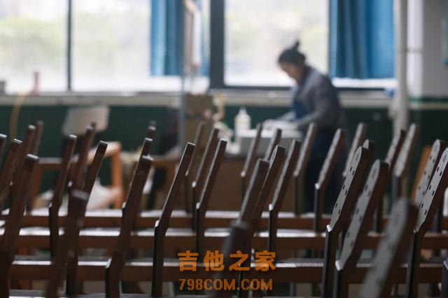 制作一把吉他从2个月缩短至1天  正安吉他向“新”发力