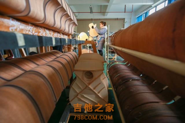 制作一把吉他从2个月缩短至1天  正安吉他向“新”发力