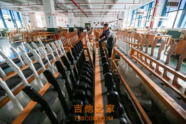 制作一把吉他从2个月缩短至1天  正安吉他向“新”发力